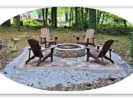 Cozy 2BR Cabin with Fire Pit & Whirlpool Tub, Screened Porch & so much more!