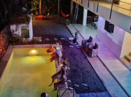 Casajungla Hostel, hotel sa Jacó