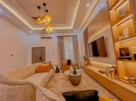 Westbrook Homestay LekkiLuxury 4 bedroom with 24 power,PS5&Security