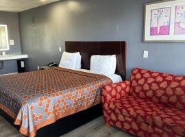 Fireside Inn By The Beach Boardwalk & Bowling، فندق في سانتا كروز
