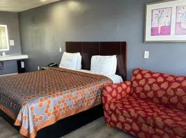 Fireside Inn By The Beach Boardwalk & Bowling