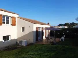 Maison spacieuse à 80m de la plage, animaux admis, WiFi gratuit - FR-1-823-19