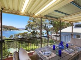 'Tranquil Bayside Cottage' by HolidayCo, hotel in Pretty Beach