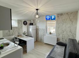 Jokai Apartments Nr7, code entry, hotel med parkering i Sf&acirc;ntu Gheorghe