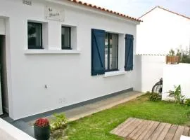 Maison rénovée proche plage L'Herbaudière avec jardin et parking - FR-1-823-55