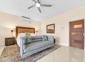 Hospitality Expert BTS 3 - Pool Beach & Bar, herberg in Montego Bay