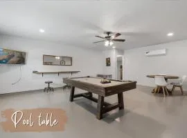 8BR Home Sleeps 14 Game Room Fenced Yard