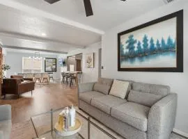 Spacious 8 Bedrooms Retreat Pool Table #08