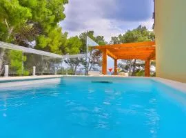 Sunset Luxury Beach Apartment - Private Pool