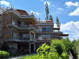 Riverland Luxury Homestay Choglamsar by LexStays