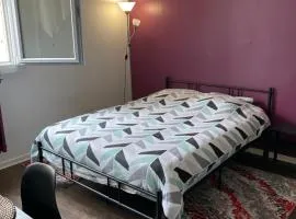 Superbe Chambre parentale avec salle de bains privée et WC privés, wifi, cuisine