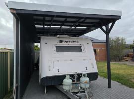 Caravan at 36 Clarevale, tapak perkhemahan di Clayton North