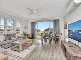 Azure Tides at Caves Beach Villas