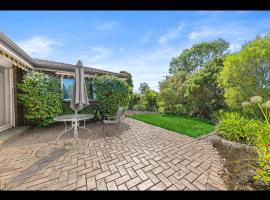 Lovely 4 Bedroom House in Seaford, Hotel in Seaford