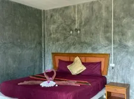 Lanta natural hut garden