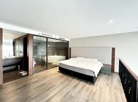 THT PentStudio TayHo Hanoi