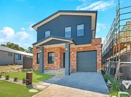 KozyGuru Cobbitty Brand New Stylish 4BR House