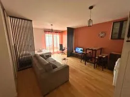 Studio Spacieux 4 Personnes avec Terrasse privée & Bureau - Gare à 4min, Paris en 30min