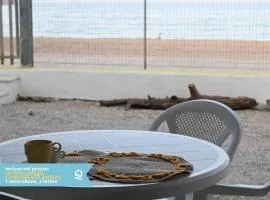 RS314 - Marcelli, bilocale in residence fronte mare