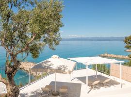 Pouletis Family Apartments - Akroyali Seaview Getaways, hotel u gradu Kalamata