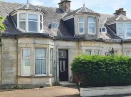 5 Bedrooms Sleeps 10 Full Kitchen Parking，位于艾尔的酒店