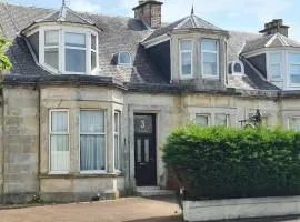 5 Bedrooms Sleeps 10 Full Kitchen Parking