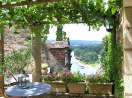 La Treille, maison de charme au coeur de Beynac, ξενοδοχείο στο Beynac-et-Cazenac