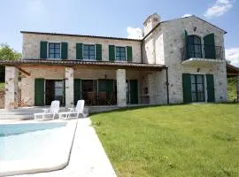 Spacious villa with 10x5m pool, aircon. Rural retreat, stunning views.