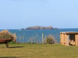 ON THE BEACH holiday home