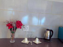 ekhaya guesthouse, hotel in Secunda