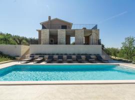 Villa Istriana by SeeAdria Tourist Agency, hotel in Donje Baredine