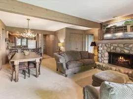 New- Resort villa- 2Bedroom 3Bath unit Golf Pools