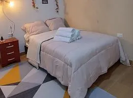 2 bedroom apartment 10 minutes from the square