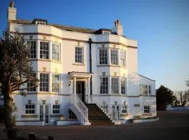 Exceptional Two-Bedroom Accommodation in Central Whitby with Parking and Stunning Views