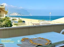 RS320 - Marcelli, bilocale in residence fronte mare 1p, hotel in Marcelli