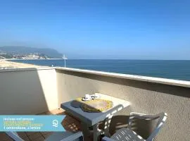 RS323 - Marcelli, bilocale fronte mare con spiaggia inclusa