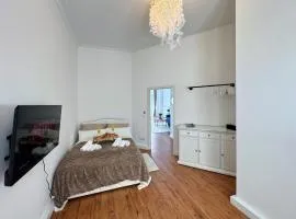 HolidayHome Apartments l Luxury Prvate Room in BER-Prenzlauer Berg