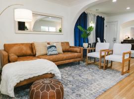 LA Karaoke Fire Pit Ping-Pong Cowboy Pool, hotel en Glendale