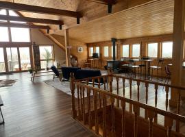 Charming barn loft - all amenities on 60 acre farm in the White Mountains of NH, cottage in Lancaster