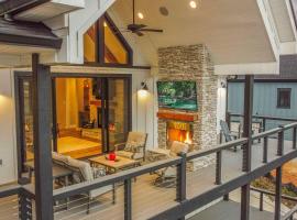 Luxury Lakeside Living at Knot Working on Norris Lake, hotel en La Follette