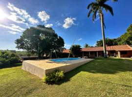 Chácara Marretto, ambiente acolhedor e familiar dentro da cidade de Tatuí., hotel in Tatuí