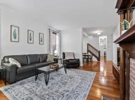 Trendy Urban Retreat, Spacious 4BR, Best Location in City