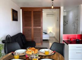 La Perle de Rivière Sens - Vue Mer, proche Plages, hotel in Gourbeyre