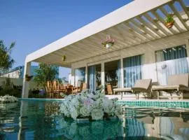 4br Villa River Deck, Pool, Bbq & Garden