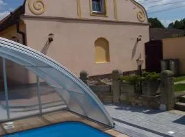 Prostorný apartmán s krytým bazénem Sudoměř