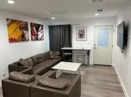 Private gated 1bed & 1bath amazing for 2 in Los Angeles near Universal studio & Hollywood