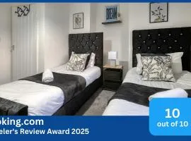 Stylish 3 Bedroom House with Garden Parking Pet Friendly