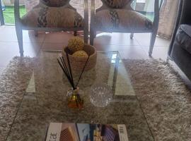 CLASSY and COZY 3, hotel em Fourways