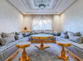 Luxury Seafront Apartment 102sqm with 2 Bedrooms and Wi-Fi Unlimited