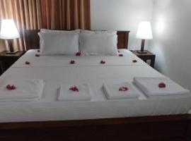 Royal home stay 2 bedroom private home in secure private property with garden view and all the facilities, hotel v destinaci Kalutara South